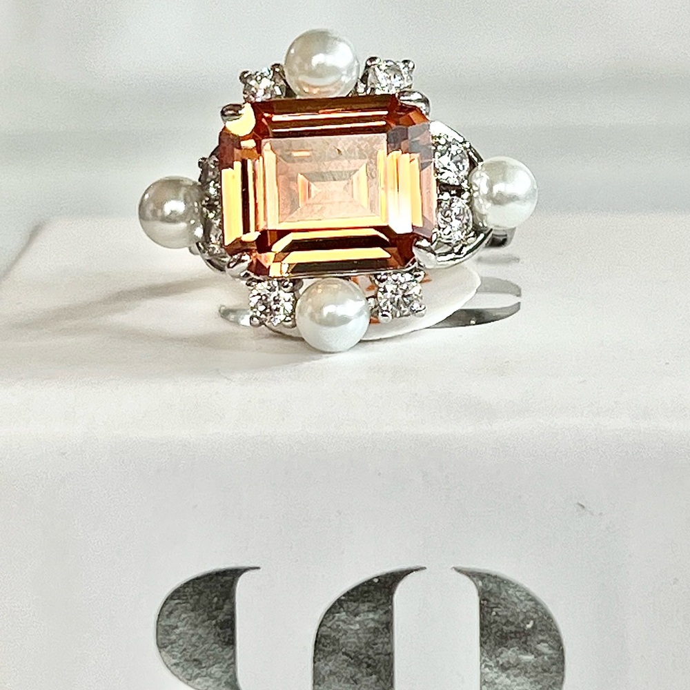 Retro Elegant Silver Topaz Gemstone Ring